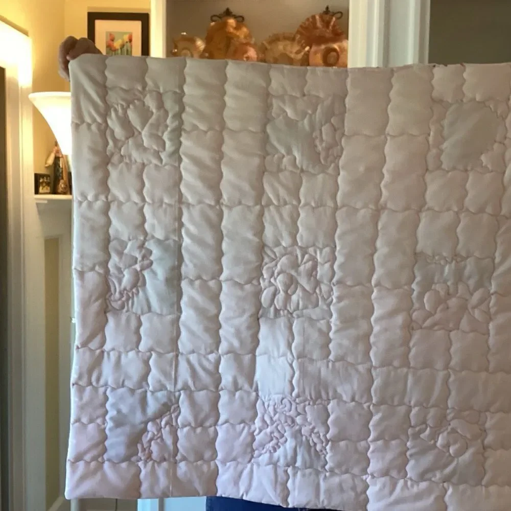 NWT. Hand Craffted Beautiful Floral Print Quilt